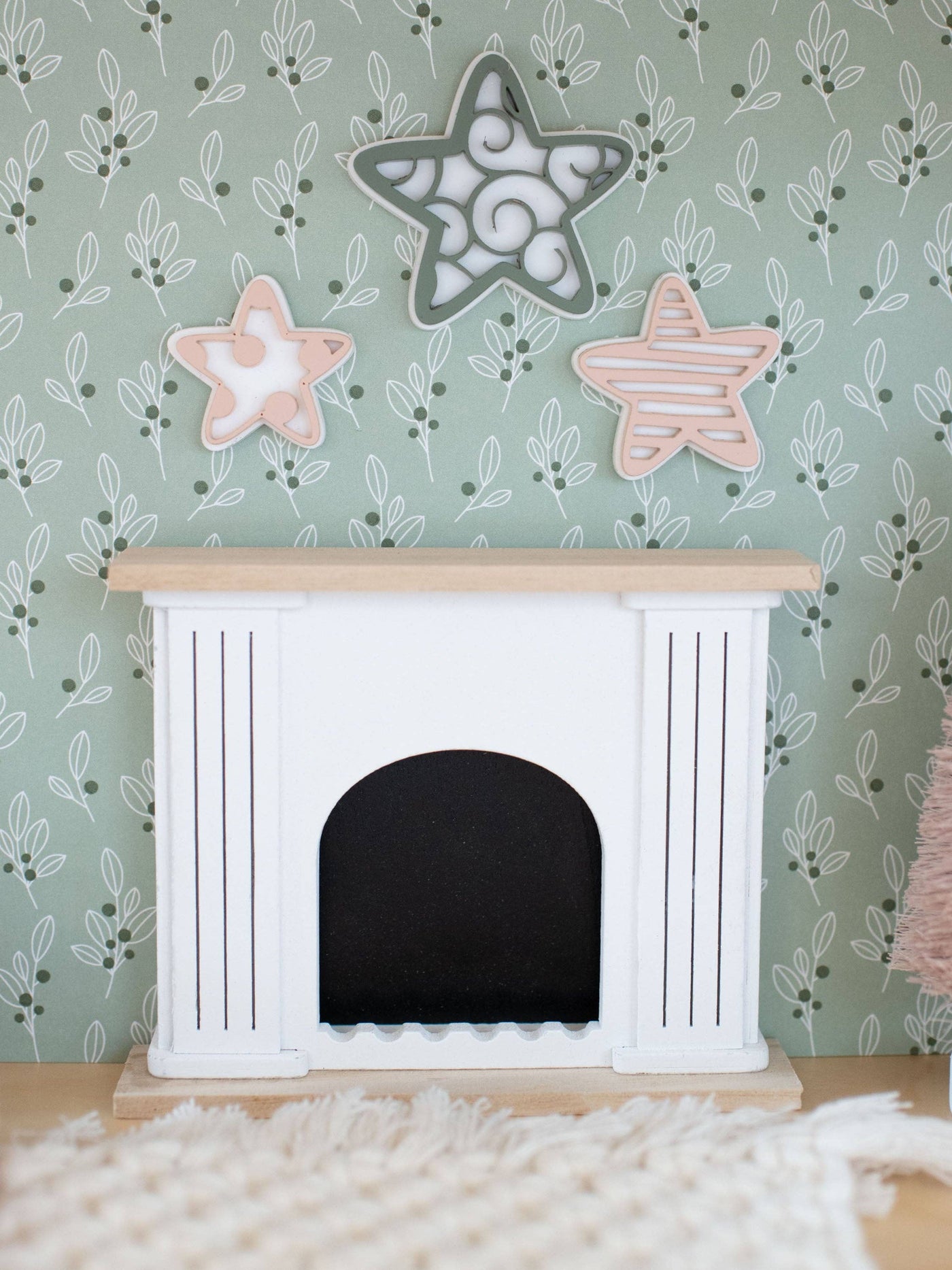 Dollhouse Holiday Star Wall Decor Set | Pink & Green