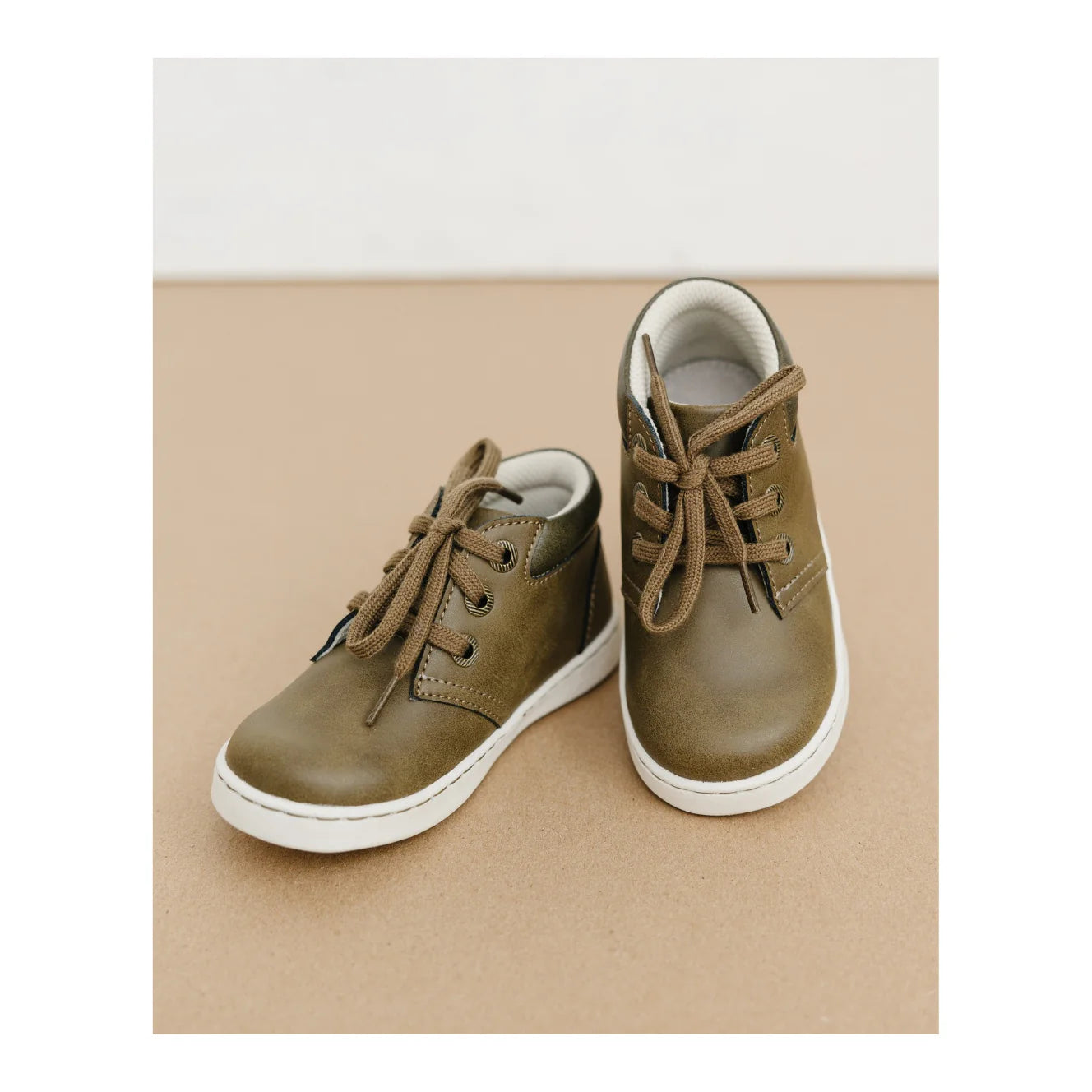 Ian Mid Top Sneaker Olive