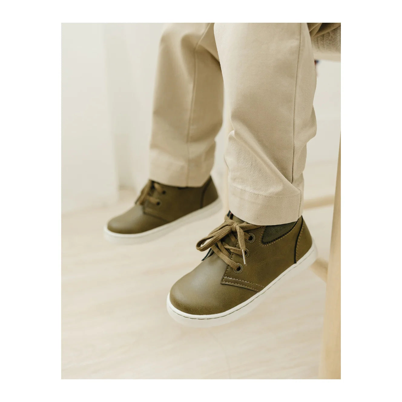 Ian Mid Top Sneaker Olive