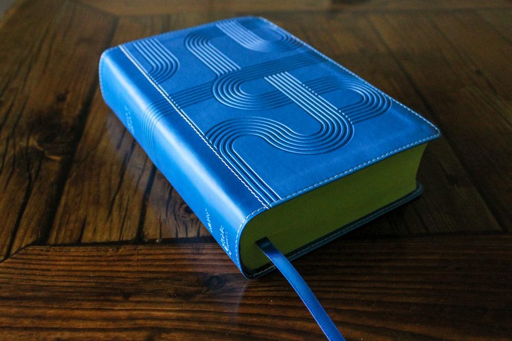 Giant Print Compact Bible for Boys