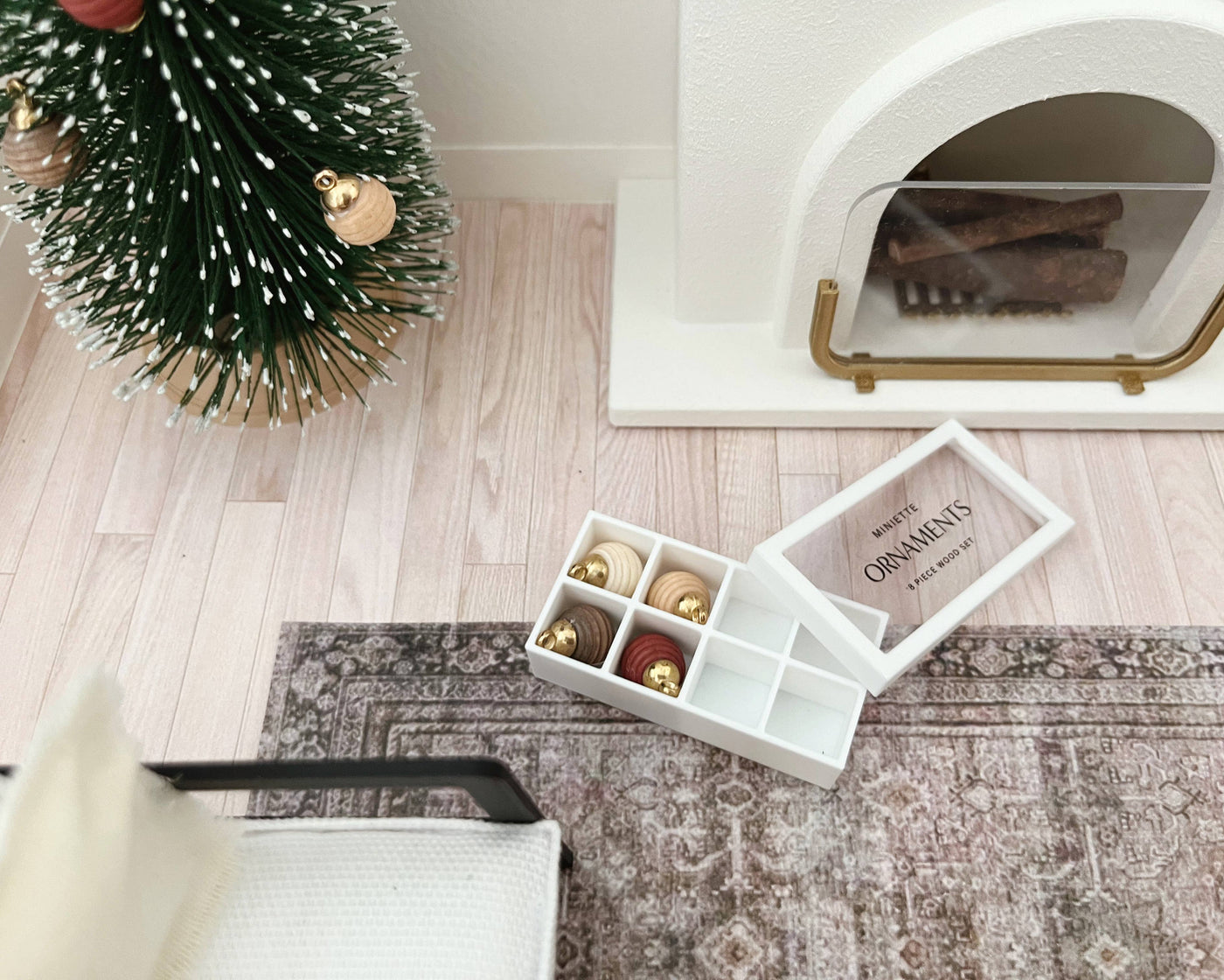 Mini & Bright Holiday Set: Festive Miniature Dollhouse Decor