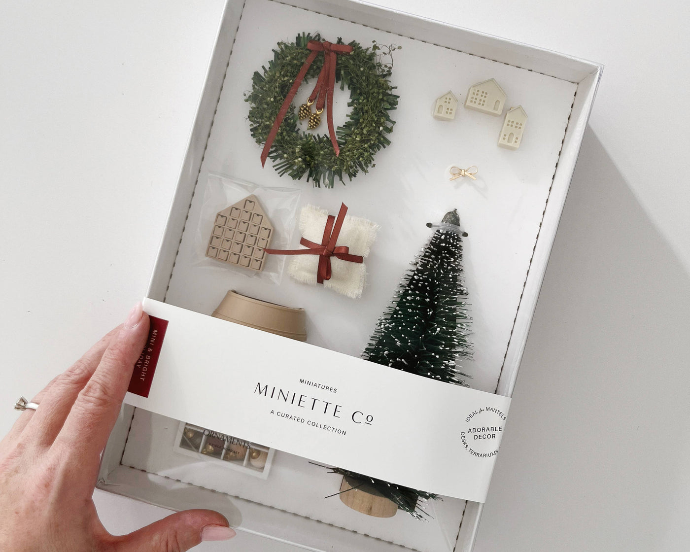 Mini & Bright Holiday Set: Festive Miniature Dollhouse Decor