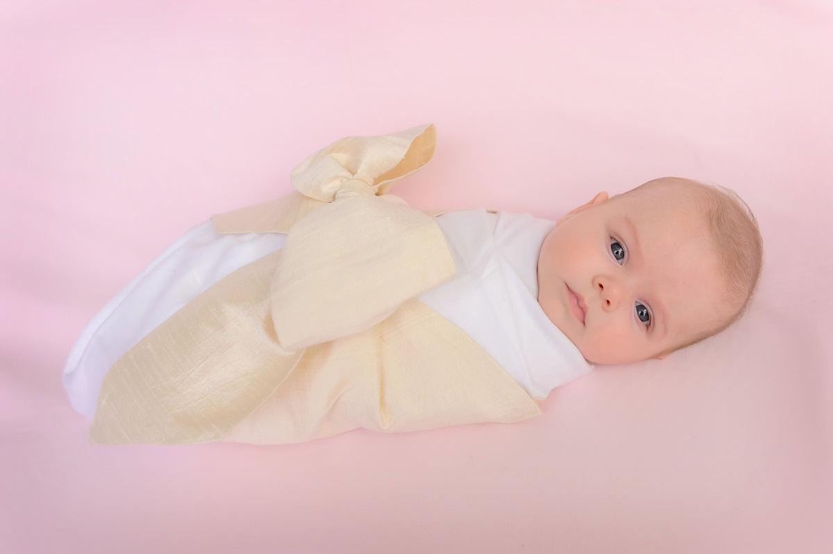 Bow Swaddle - Silk Pearl Strand